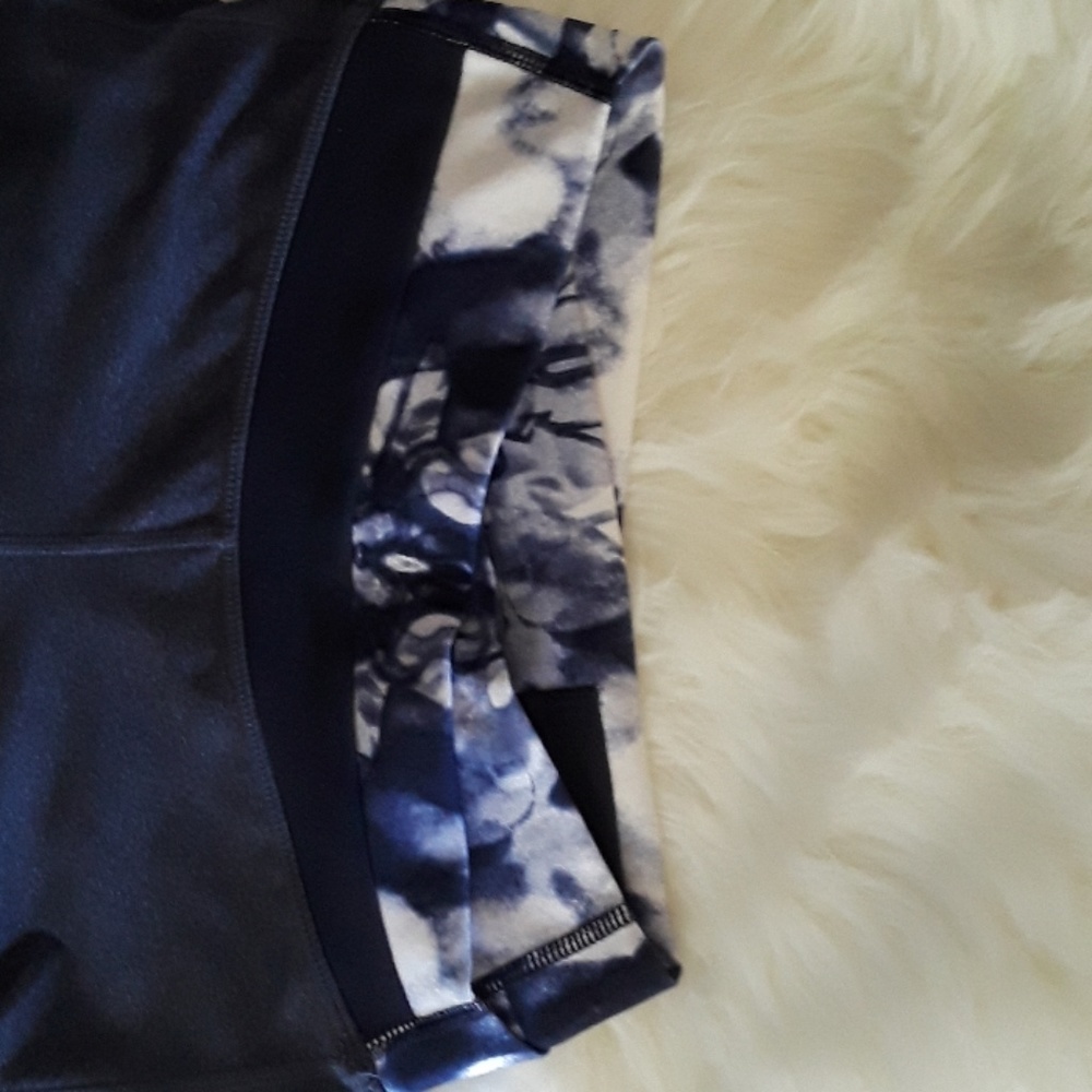 Lululemon Blue Crops - Picture 3 of 4